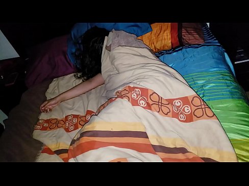 ❤️ Figliastro che rimprovera la sua giovane matrigna mentre lei dorme ❤️ Porno fatto in casaal it.sex78.ru ☑